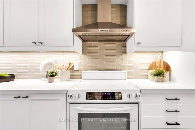 Preview image for 240 Broadway Ave #Th7, Toronto