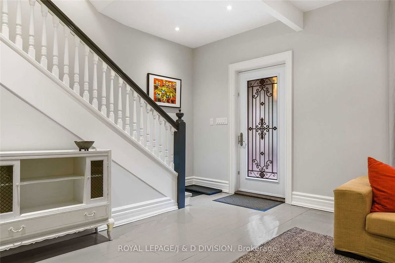 Preview image for 18 Woodlawn Ave W, Toronto