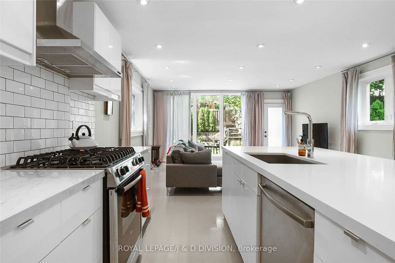 Preview image for 18 Woodlawn Ave W, Toronto