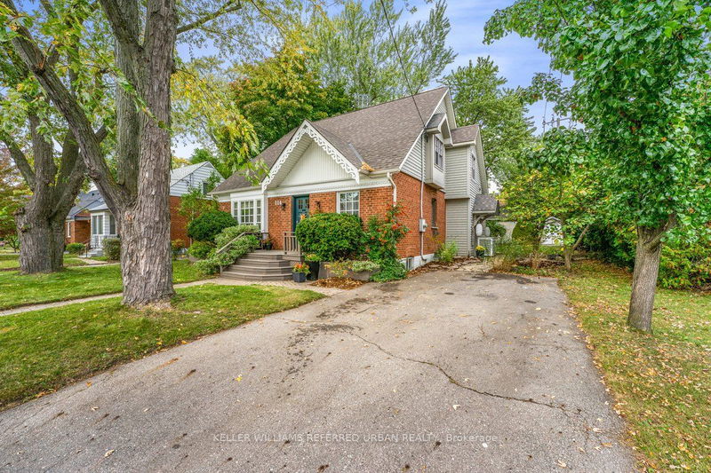 Preview image for 114 Anndale Dr, Toronto