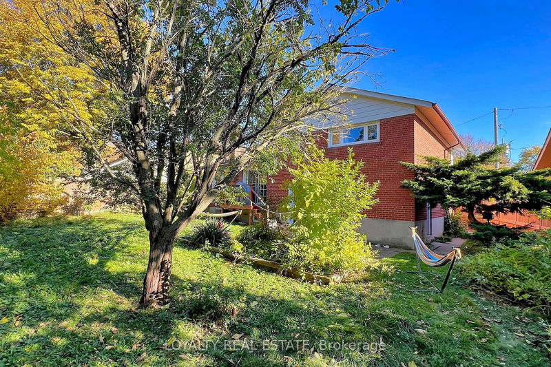 Preview image for 18 Lantana Crt, Toronto