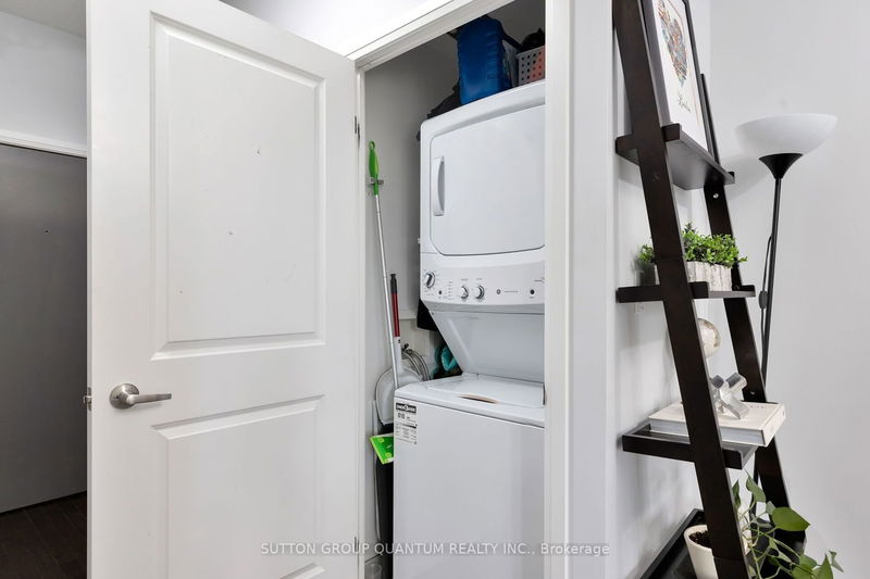 Preview image for 35 Hayden St #1401, Toronto