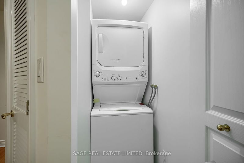 Preview image for 100 Hayden St #901, Toronto