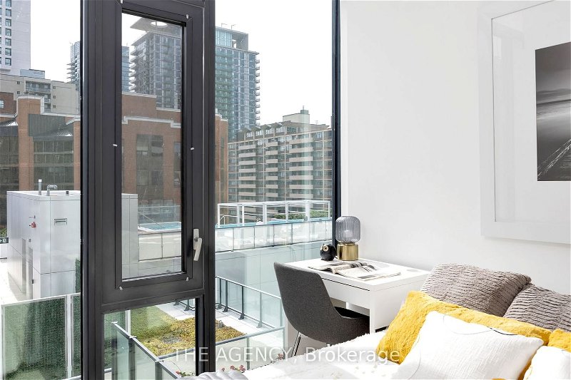 Preview image for 161 Roehampton Ave #804, Toronto