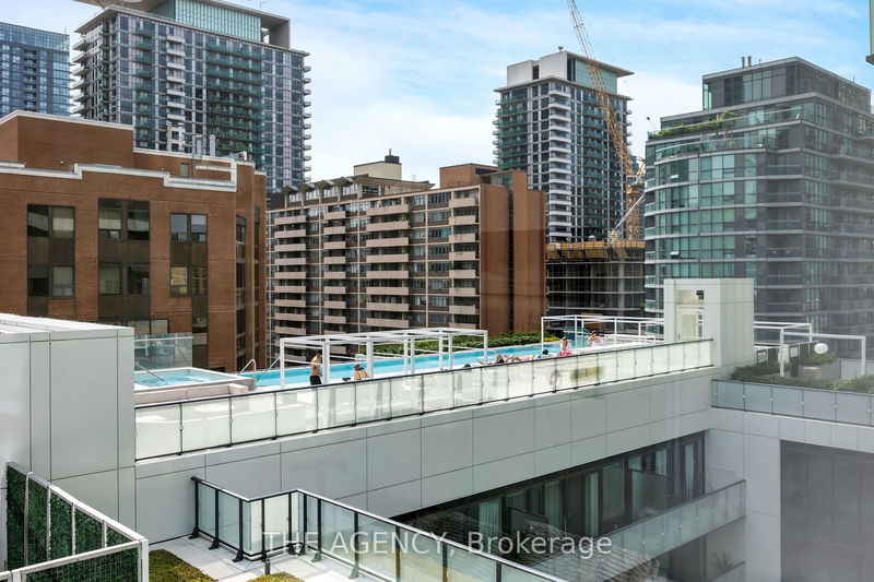 Preview image for 161 Roehampton Ave #804, Toronto