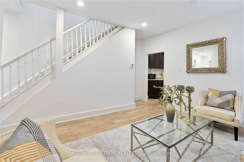 Preview image for 243 Lippincott St, Toronto