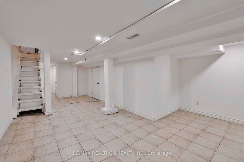 Preview image for 243 Lippincott St, Toronto