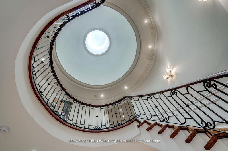 Preview image for 24 Lauderdale Dr, Toronto