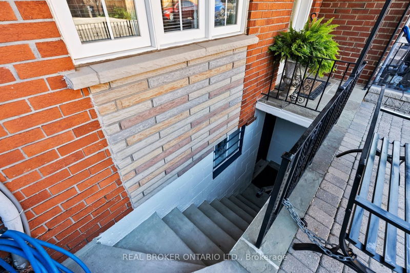 Preview image for 196 Lippincott St, Toronto