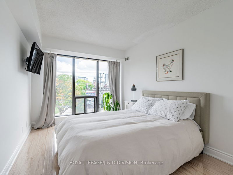 Preview image for 456 College St #319, Toronto