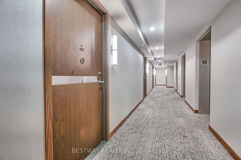 Preview image for 17 Bathurst St #907, Toronto