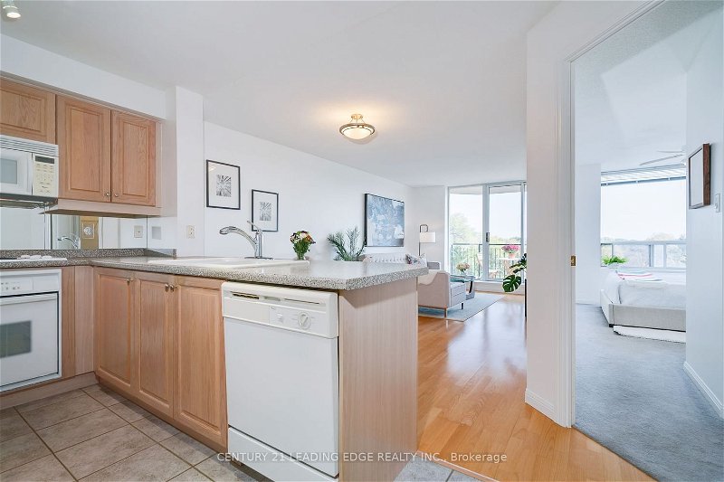 Preview image for 18 Wanless Ave #611, Toronto