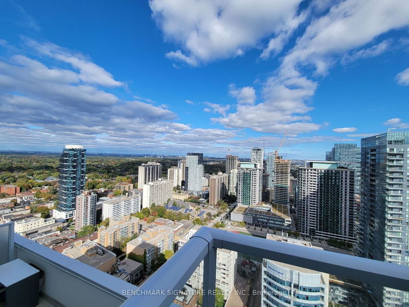 Preview image for 33 Helendale Ave #2903, Toronto