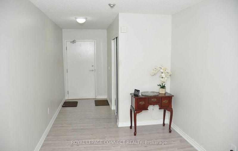 Preview image for 33 Singer Crt #711, Toronto