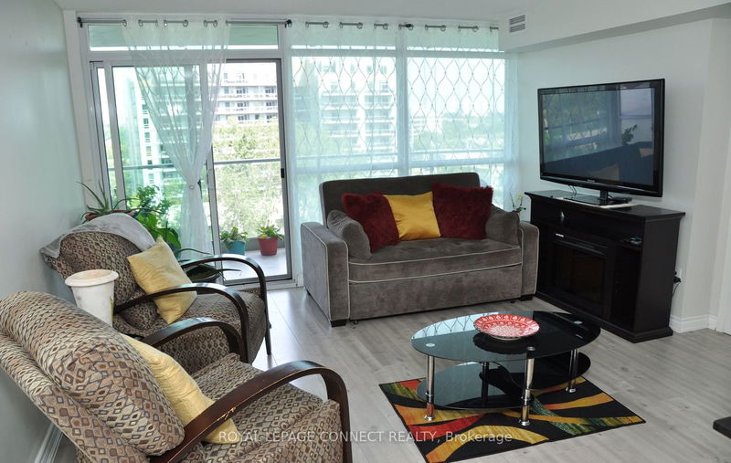 Preview image for 33 Singer Crt #711, Toronto