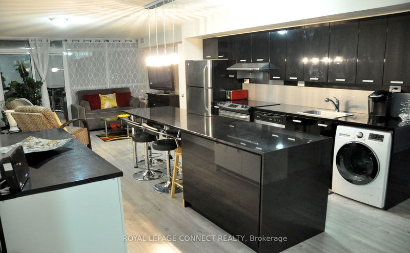 Preview image for 33 Singer Crt #711, Toronto