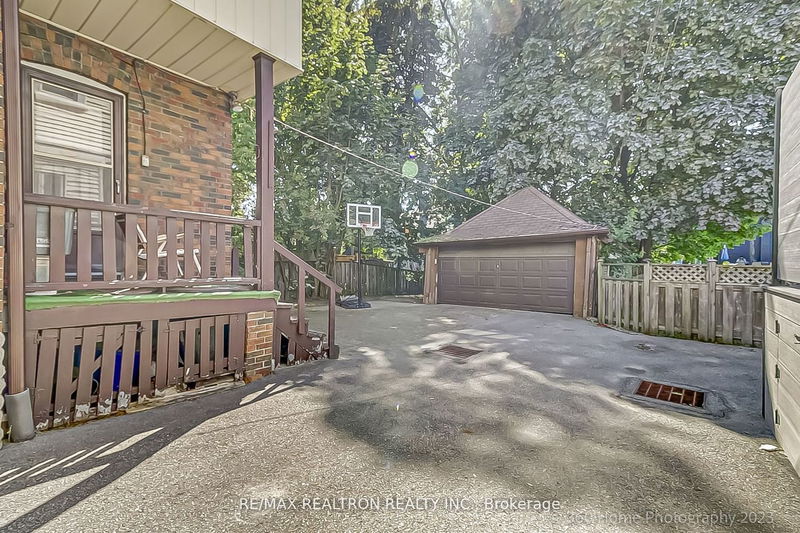 Preview image for 146 Chiltern Hill Rd, Toronto