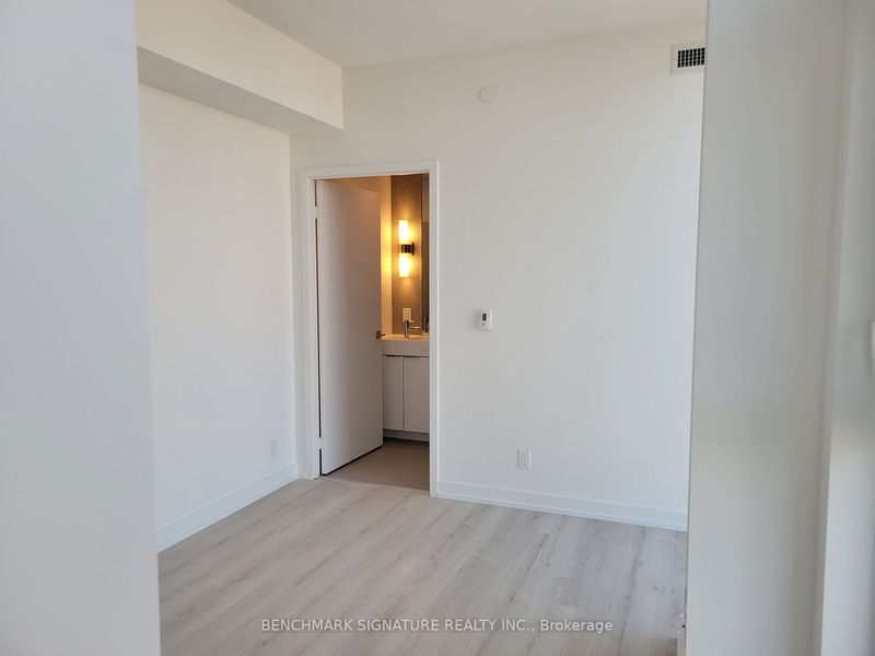 Preview image for 33 Helendale Ave #2903, Toronto