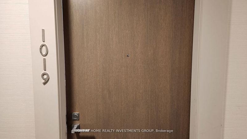 Preview image for 251 Jarvis St #1019, Toronto