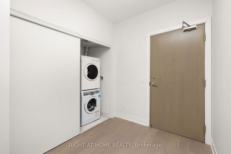 Preview image for 7 Kenaston Gdns #901, Toronto