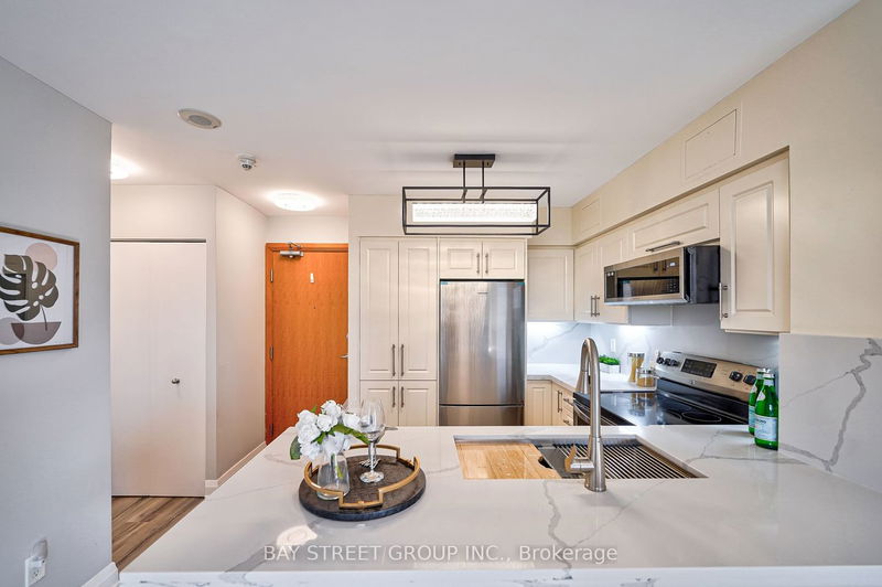 Preview image for 33 Sheppard Ave E #1707, Toronto