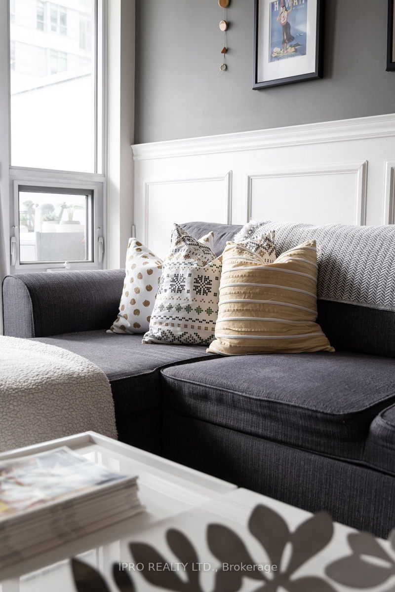 Preview image for 98 Lillian St #1019, Toronto