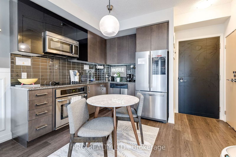 Preview image for 98 Lillian St #1019, Toronto