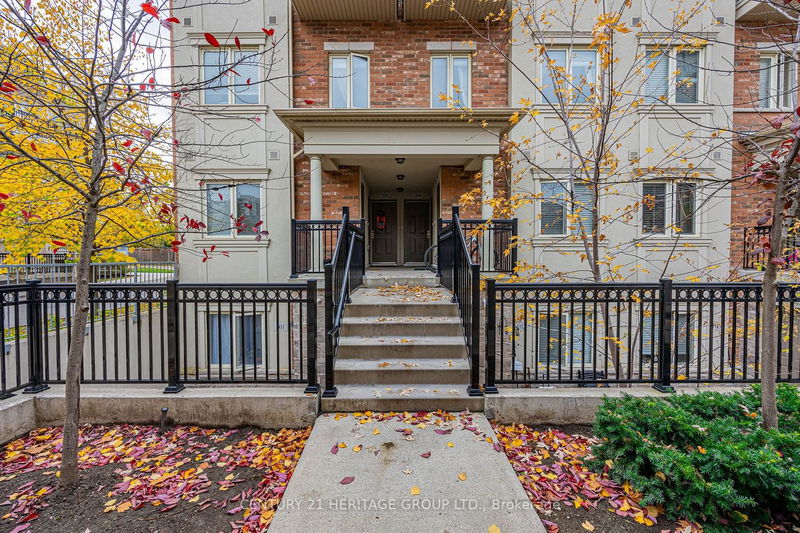 Preview image for 17 Coneflower Cres N #204, Toronto