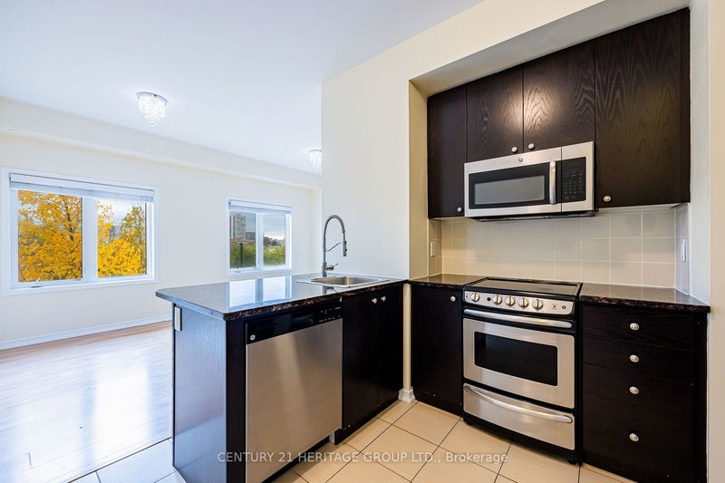 Preview image for 17 Coneflower Cres N #204, Toronto