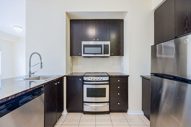 Preview image for 17 Coneflower Cres N #204, Toronto