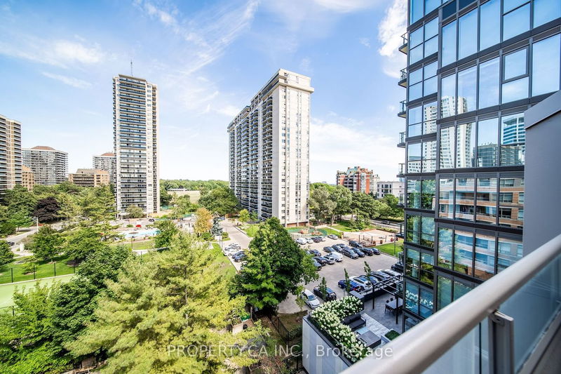 Preview image for 5 Rosehill Rd #901, Toronto