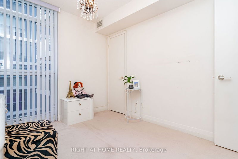 Preview image for 21 Carlton St #1010, Toronto