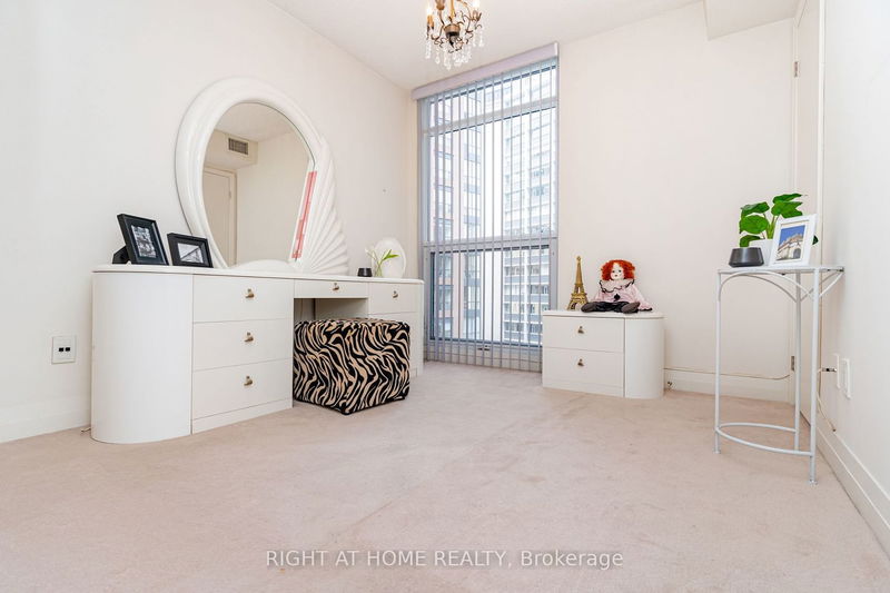 Preview image for 21 Carlton St #1010, Toronto