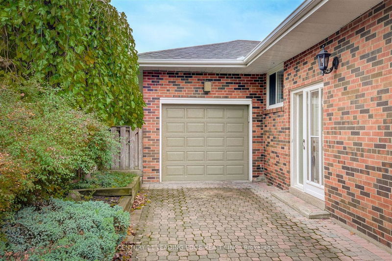Preview image for 117 Wyndcliff Cres, Toronto