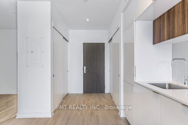 Preview image for 185 Roehampton Ave #612, Toronto