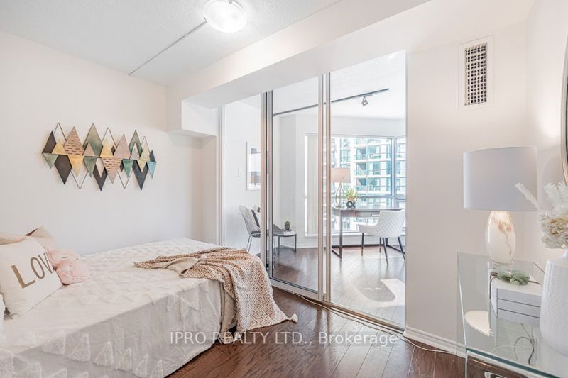 Preview image for 10 Yonge St #1404, Toronto