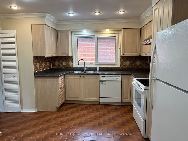 Preview image for 33 Yatesbury Rd, Toronto