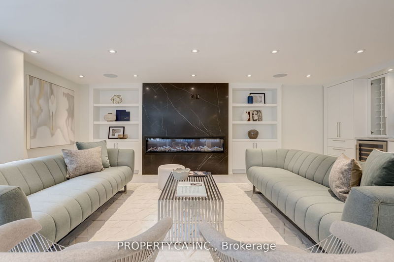 Preview image for 164 Cumberland St #402, Toronto
