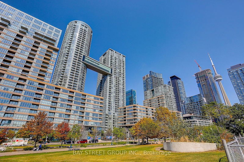 Preview image for 15 Iceboat Terr #1206, Toronto