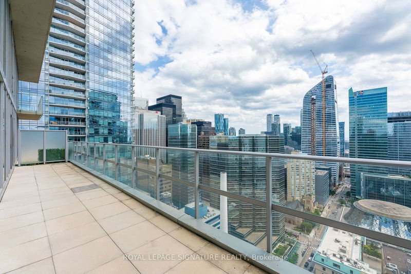 Preview image for 126 Simcoe St #Ph05, Toronto