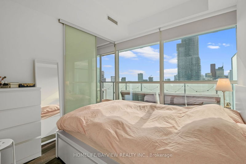 Preview image for 15 Grenville St #3310, Toronto