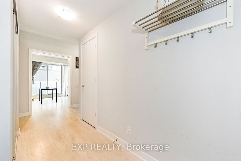 Preview image for 2221 Yonge St #911, Toronto