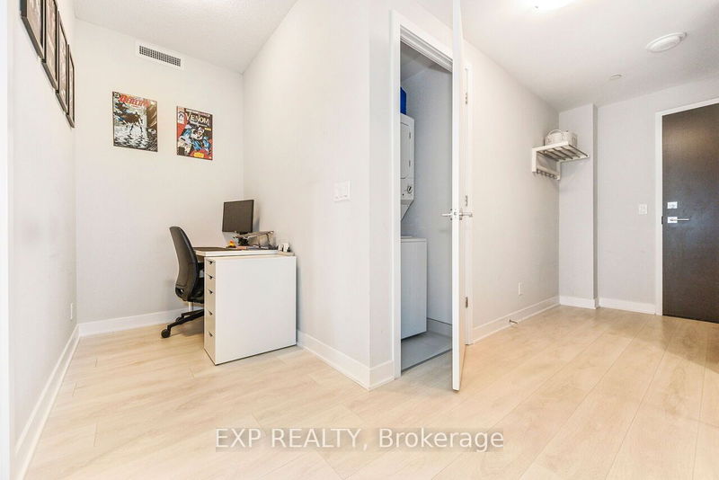 Preview image for 2221 Yonge St #911, Toronto
