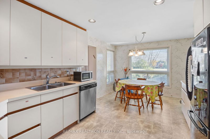 Preview image for 125 Charlton Blvd, Toronto