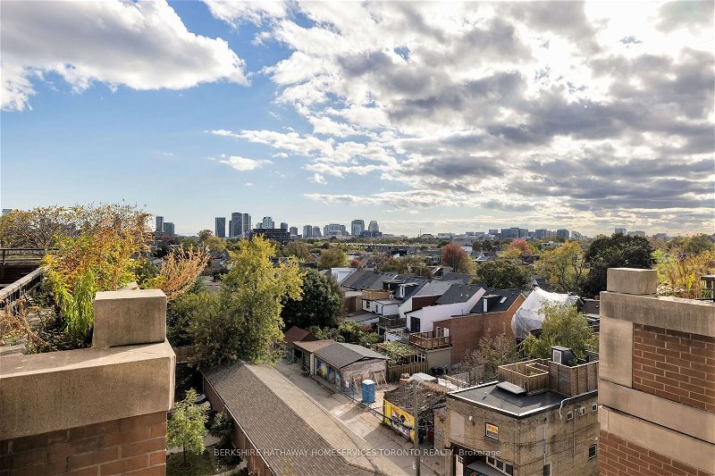 Preview image for 308 Palmerston Ave #Ph18, Toronto