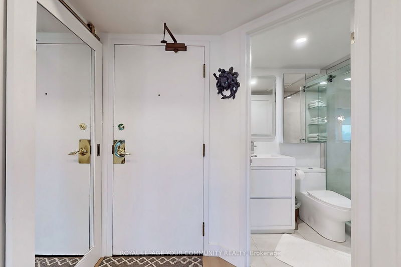 Preview image for 40 Scollard St #1504, Toronto