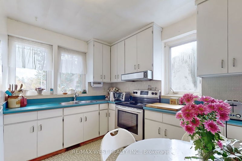 Preview image for 20 Fordham Pl, Toronto