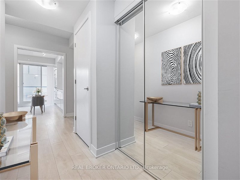 Preview image for 2221 Yonge St #901, Toronto