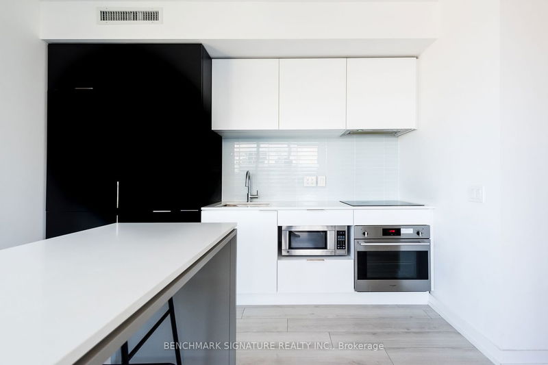 Preview image for 33 Helendale Ave #2303, Toronto