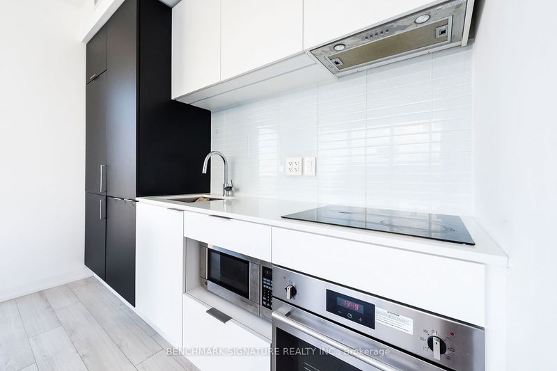 Preview image for 33 Helendale Ave #2303, Toronto